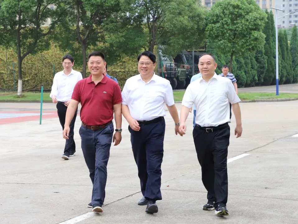 福建省委融辦常務副主任林杰一行蒞臨聯創(chuàng)光電調研產業(yè)發(fā)展情況